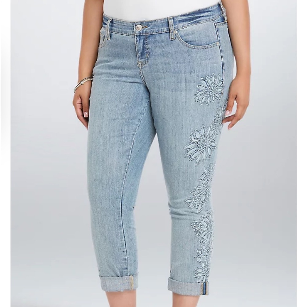 NWOT Torrid premium boyfriend jeans light wash embroidered floral